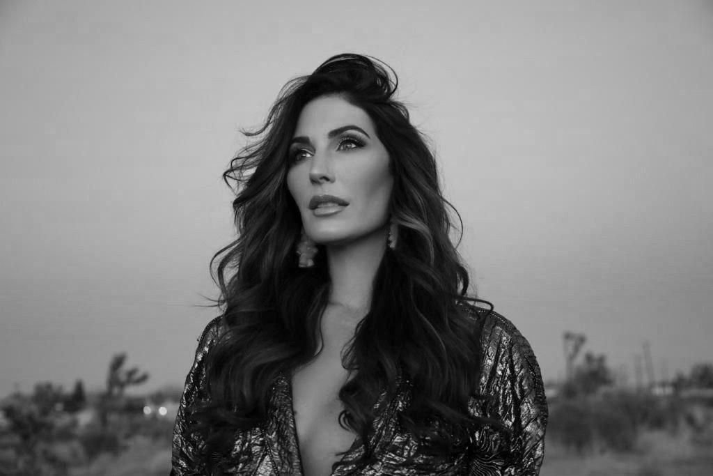 Samantha James